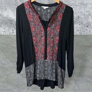 T H M L   Top - V-Neck - Quarter Length Sleeves - Black & Red Design- Large